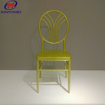 Chaise de banquet en fer à dos rond